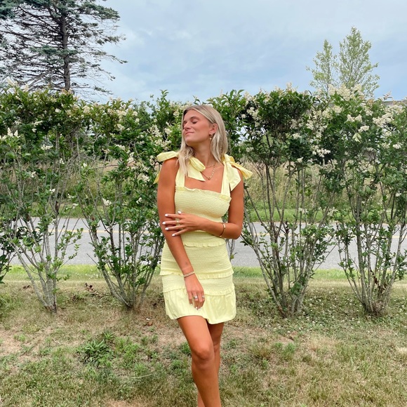 Dresses & Skirts - Love City Yellow Bodycon Dress